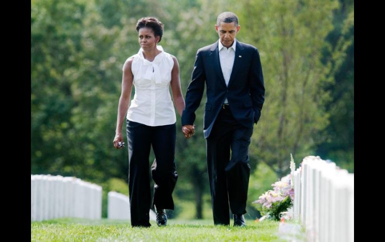 Michelle y Barack Obama visitan hoy el cementerio de Arlington. REUTERS  /