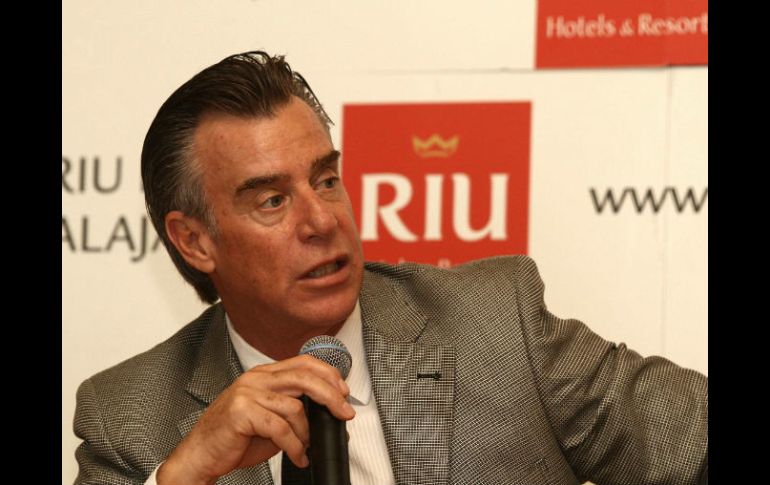 Carlos Andrade Garin (COPAG), durante una conferencia de prensa en Guadalajara 2011. MEXSPORT  /