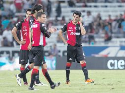 Los rojinegros lamentan el empate ante San Luis, anoche en el Estadio Jalisco por la fecha ocho del Apertura 2011. E. PACHECO  /