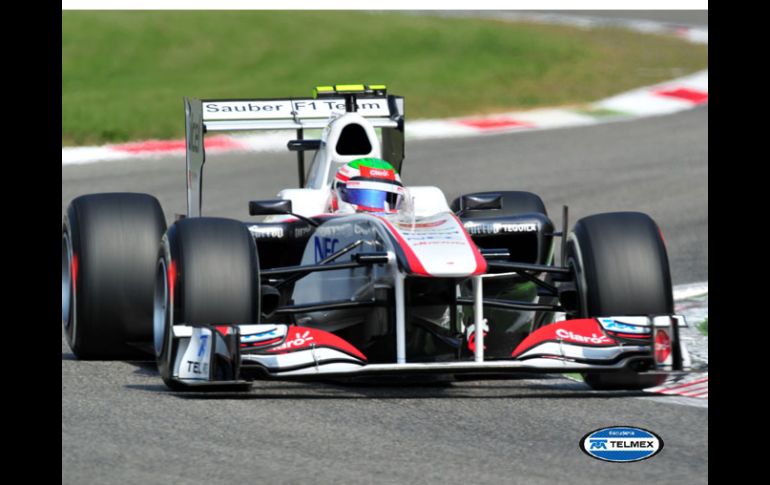 El piloto mexicano Sergio Pérez se clasificó en el lugar 15 para arrancar en el Gran Premio de Italia. AFP  /