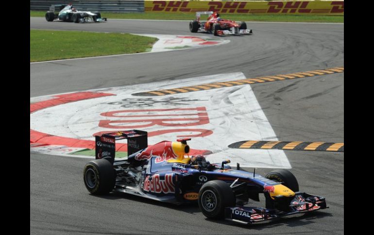 Sebastian Vettel en su monoplaza, durante la competición en el circuito de Monza. AFP  /