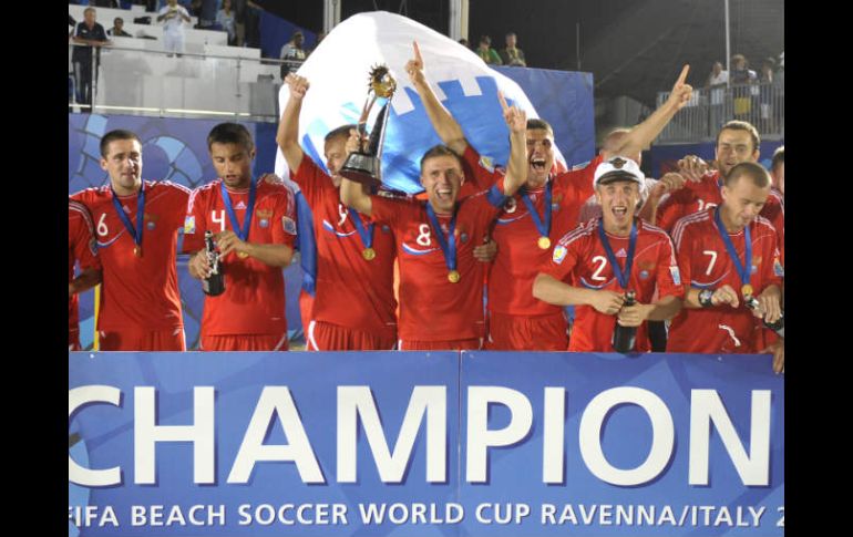 La Selección de Rusia celebra su victoria y el título de Campeón del Mundial de Ravenna, Italia 2011. AP  /