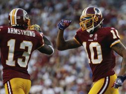 Jabar Gaffney (D), celebra su touchdown con Anthony Armstrong. AP  /