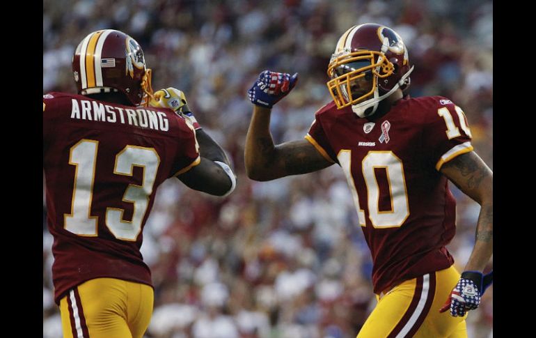 Jabar Gaffney (D), celebra su touchdown con Anthony Armstrong. AP  /