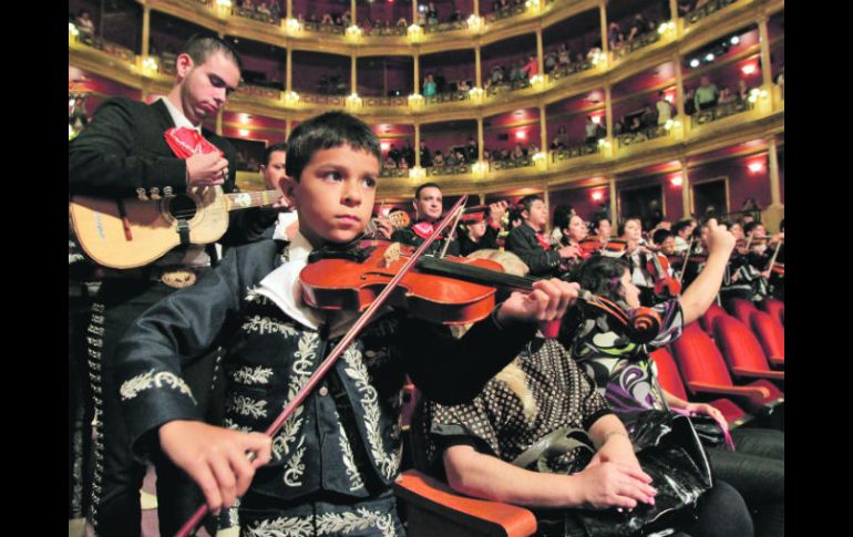 El Teatro Degollado cumplirá mañana 145 años. Un concierto celebró ayer la efeméride. M. FREYRÍA  /