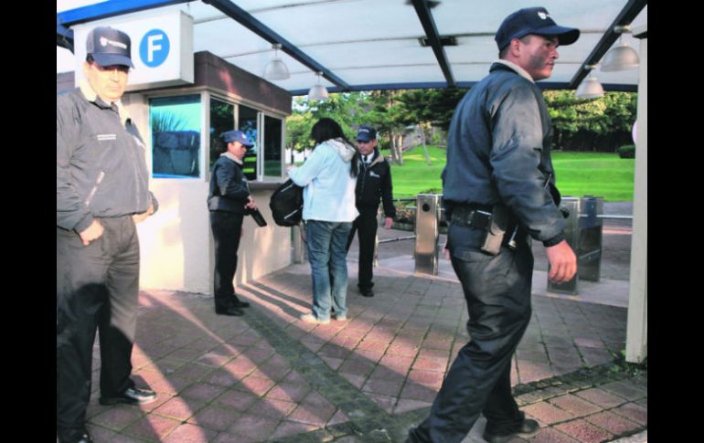 El día del atentado la seguridad fue reforzada en el Tec de Monterrey y a los alumnos se les ordenó desalojar el plantel. EL UNIVERSAL  /