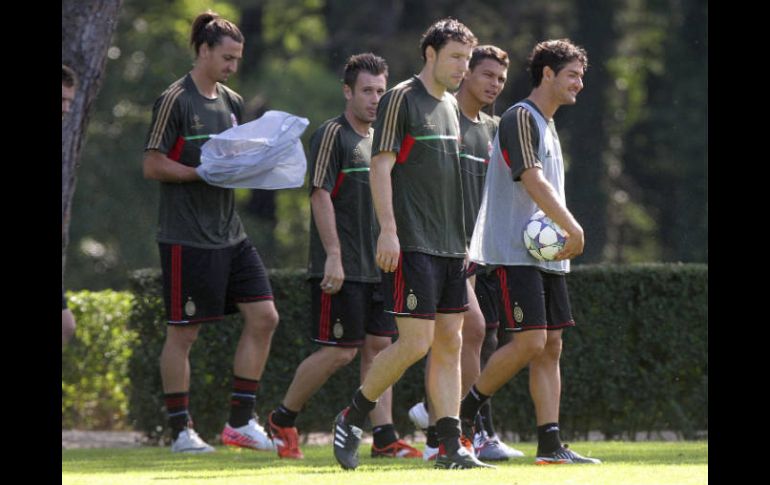 Los jugadores del Milán en sesión de entrenamiento previa a el partido contra el Barcelona. EFE  /