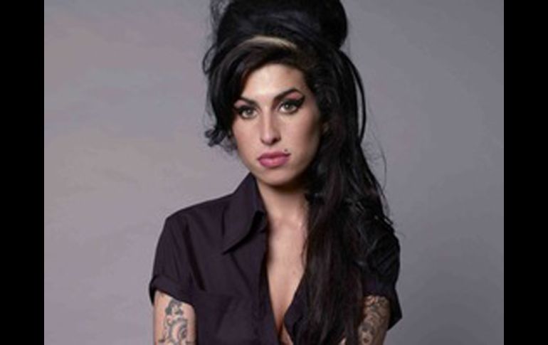 Amy Winehouse obtuvo cinco premios Grammy en 2006. ESPECIAL  /