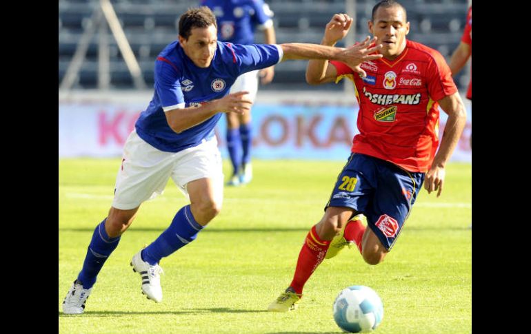 Morelia triunfó ante Cruz Azul en la jornada 8 del Torneo Apertura 2011. NOTIMEX  /