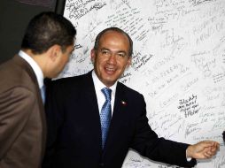 El presidente Felipe Calderón asistió a la comida que organiza la revista Líderes Mexicanos. EFE  /