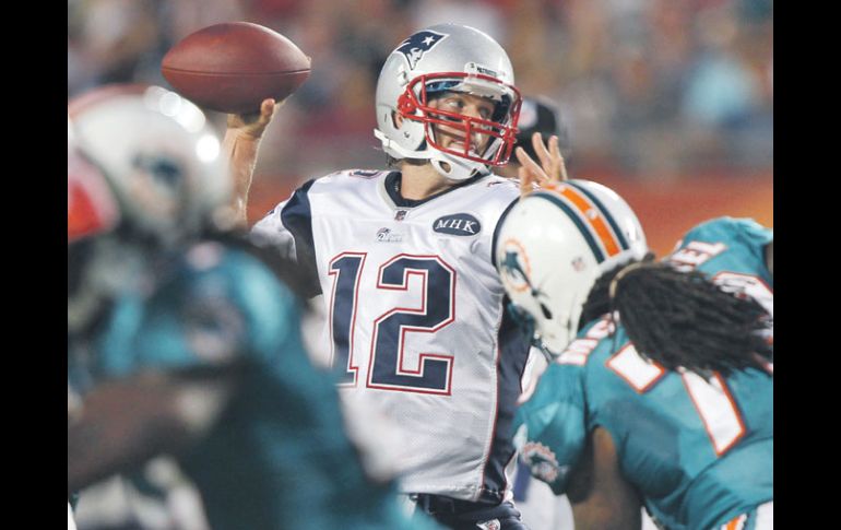 Brady es el undécimo jugador en la historia que rebasa las 500 yardas en un partido. REUTERS  /