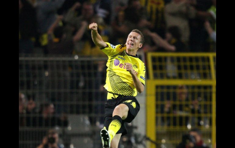 El jugador del Borussia Dortmund Ivan Perisic celebra una anotación ante el Arsenal FC. EFE  /