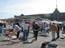 Este martes fue desalojado el Zócalo de la ciudad de México y el Gobierno del DF garantiza la salida de los electricistas. NTX  /