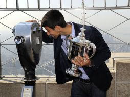 Novak Djokovic contempla la ciudad de Nueva York, desde las alturas del Empire State Building. AFP  /