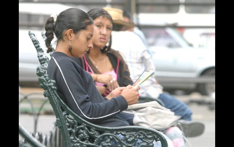 La convocatoria se lanza entre miembros de la institucion y público en general para fomentar la lectura entre jóvenes. ARCHIVO  /