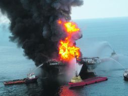 Luego de la explosión en la plataforma Deepwater Horizon, se vertieron al mar casi cinco millones de barriles de petróleo. ESPECIAL  /