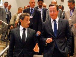 Cameron y Sarkozy durante una visita relámpago a Trípoli. REUTERS  /