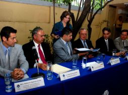 Firma del convenio celebrado ayer en la Casa Clavigero del Iteso. A. MADERA  /