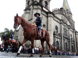 Con un cielo nublado, los asistentes pudieron apreciar el paso de los contingentes. M FREYRIA  /