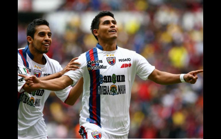 Oscar Rojas (I) y Osvaldo Martinez de Atlante celebra el gol, durante juego de la semana 8 del Apertura 2011. MEXSPORT  /