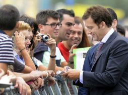 La cinta ''Intruders'' atrajo a decenas de fans, quienes aprovecharon para pedir un autógrafo a Clive Owen. REUTERS  /