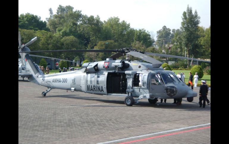 El embajador de Estados Unidos, Earl Anthony Wayne entregó  tres helicópteros a la Secretaría de Marina Armada de México. NTX  /