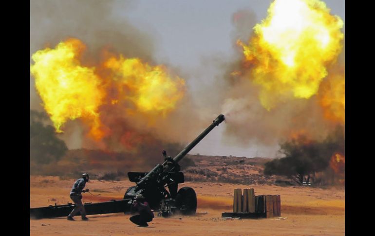 Enfrentamientos entre fuerzas del nuevo orden gubernamental de Libia y los leales a Gadhafi, en la ciudad de Sirte. REUTERS  /