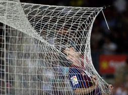 Desde el fondo de la portería, Messi celebra una de sus tres anotaciones. AP  /