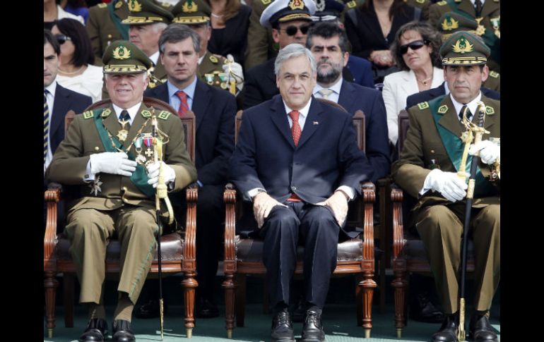 El mandatario en la ceremonia de Cambio de Mandos en la Escuela de Carabineros. EFE  /