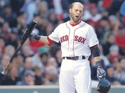 El segunda base de los Medias Rojas, Dustin Pedroia, lamenta irse ponchado. REUTERS  /