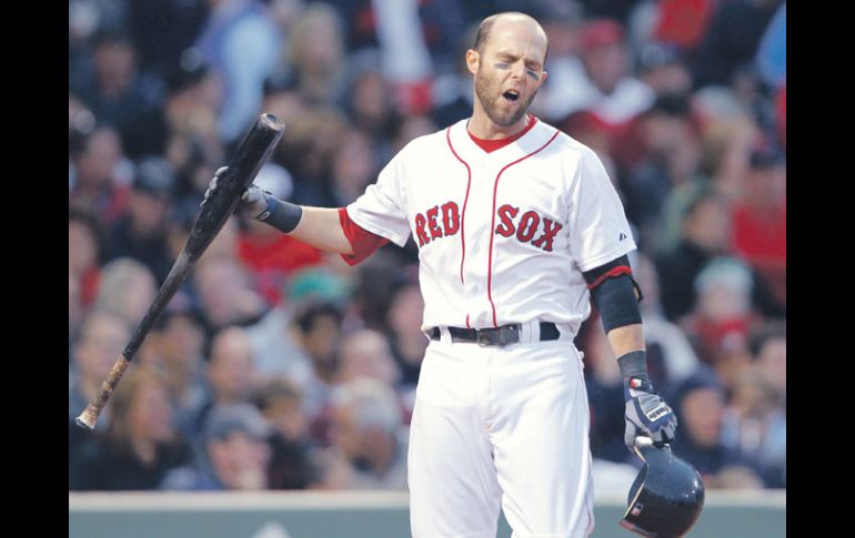 El segunda base de los Medias Rojas, Dustin Pedroia, lamenta irse ponchado. REUTERS  /