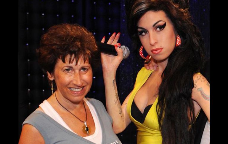 Janis Winehouse comenta que el día previo al fallecimiento de su hija 'se encontraba llena de vida y con muchos planes'. ESPECIAL  /