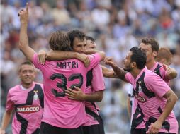 El Juventus festeja el gol contra el Siena. AP  /