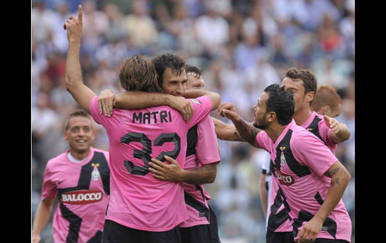 El Juventus festeja el gol contra el Siena. AP  /