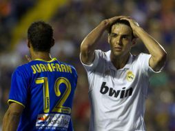 El brasileño Kaka (D) reacciona ante los malos resultados del equipo en la liga española. AFP  /