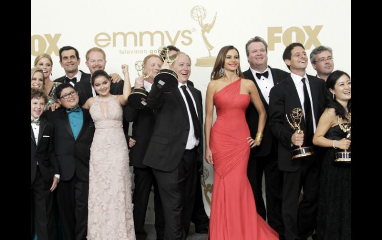 El elenco de la serie ayer en la entrega de premios Emmy 2011. AP  /