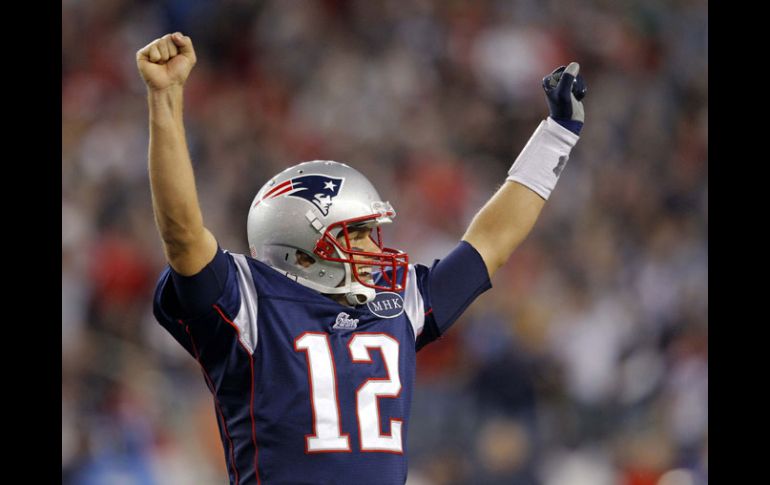 Tom Brady venía de un partido de 517 yardas ante Miami, y a los Cargadores les tiró 423 yardas. REUTERS  /