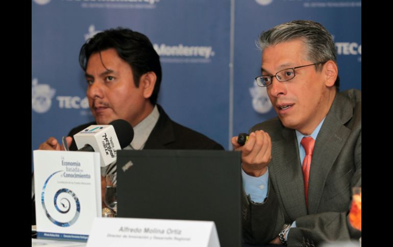 Clemente Hernández Rodríguez y Alfredo Molina Ortiz, autores del libro. E. BARRERA  /