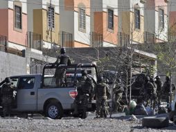 El senador indicó que los33 uniformados llegaron a su casa en horas de la mañana  y lo amenazaron con las armas. ARCHIVO  /