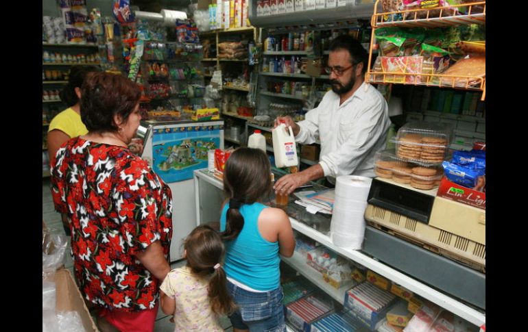 El programa Mi Tiendita ofrece capacitación a los dueños de pequeños comercios, como tiendas de abarrotes. ARCHIVO  /