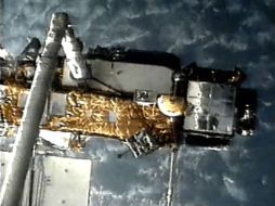 Imagen del satélite UARS junto con el transboradador 'Discovery' durante su misión en 1991. AP  /