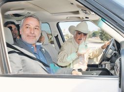 Vicente Fernández y Emilio González estrenaron el nodo vial en el cruce de la Carretera a Chapala y la entrada a la Arena VFG. S. NÚÑEZ  /