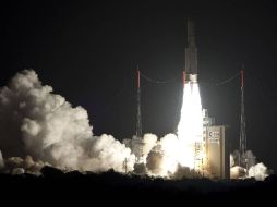 Arianne-5 despega del centro espacial europeo en Francia. AFP  /