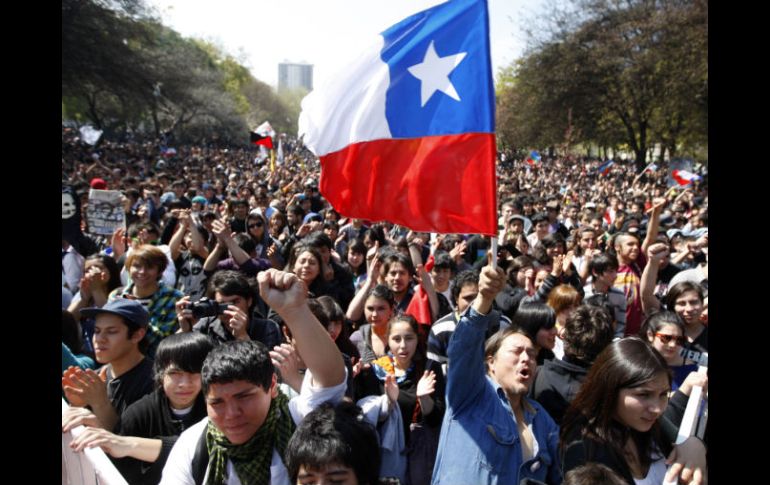 A pesar de las declaraciones de los voceros de presidencia, los estudiantes mantienen con fuerza las protestas. AP  /