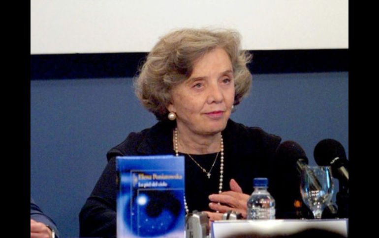 La escritora Elena Poniatowska ganó, en el 2000, con 'La piel del cielo'. ARCHIVO  /