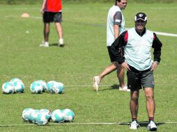 Juan Carlos tendrá su primer examen esta noche, en búsqueda de la segunda victoria rojinegra del torneo. MEXSPORT  /