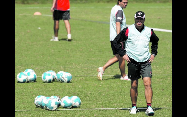 Juan Carlos tendrá su primer examen esta noche, en búsqueda de la segunda victoria rojinegra del torneo. MEXSPORT  /