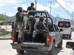 Un pelotón militar quedó en resguardo del perímetro del Cereso de Monterrey. ARCHIVO  /