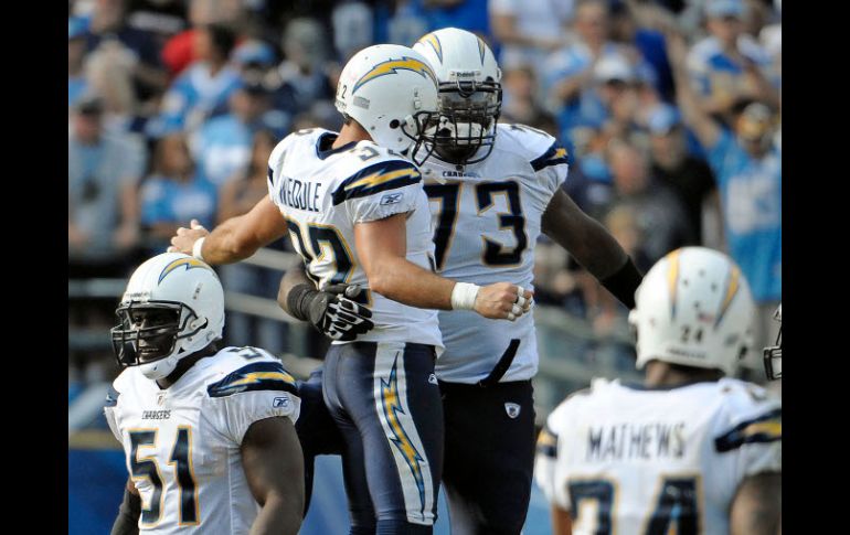 Eric Weddle de los Cargadores de San Diego durante el partido de hoy contra los Jefes de Kansas City. AP  /