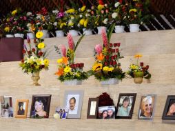 Los familiares con flores y velas, clamaron castigo para los responsables. REUTERS  /